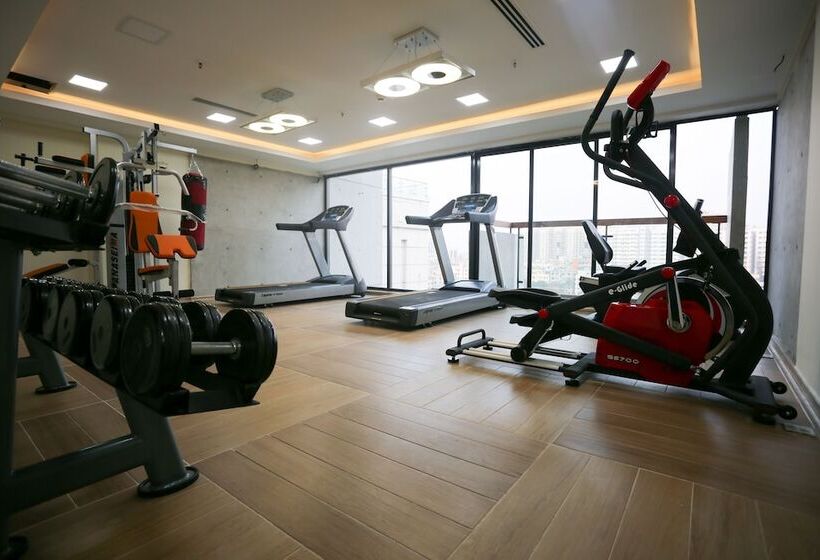 هتل Coventina Lake Suites