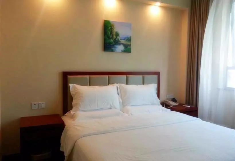 هتل Greentree Inn Pudong Disney Resort Airport Town Express