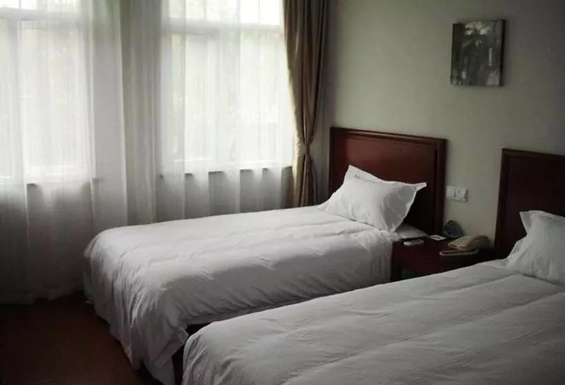 هتل Greentree Inn Pudong Disney Resort Airport Town Express