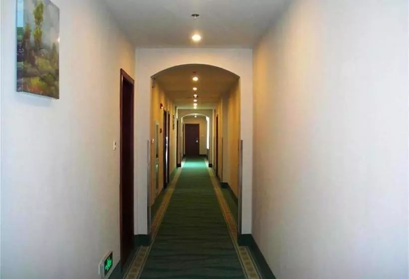 هتل Greentree Inn Pudong Disney Resort Airport Town Express