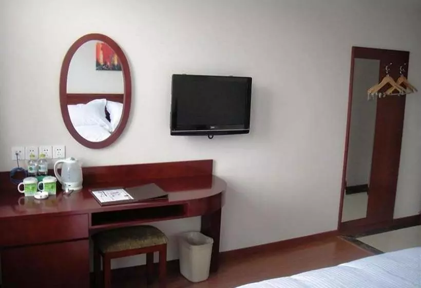 هتل Greentree Inn Pudong Disney Resort Airport Town Express