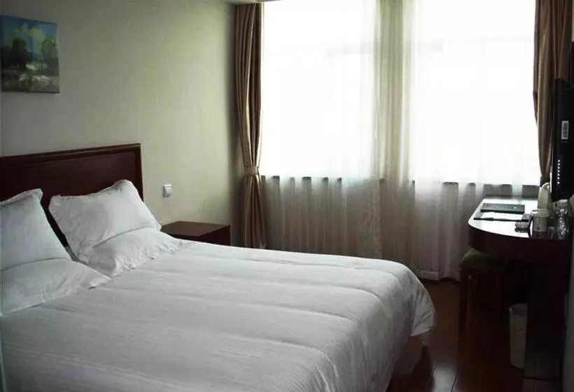 هتل Greentree Inn Pudong Disney Resort Airport Town Express
