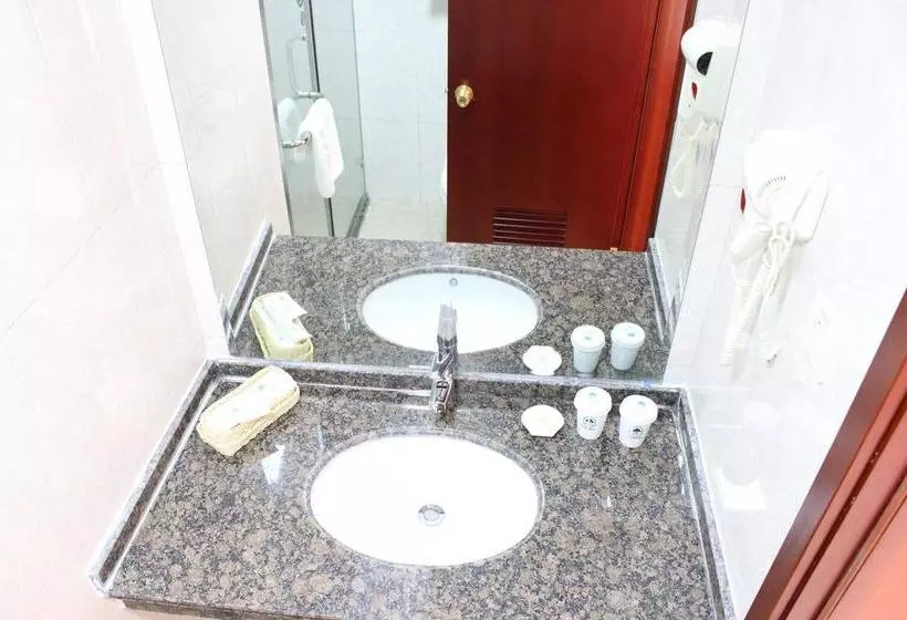هتل Greentree Inn Pudong Disney Resort Airport Town Express