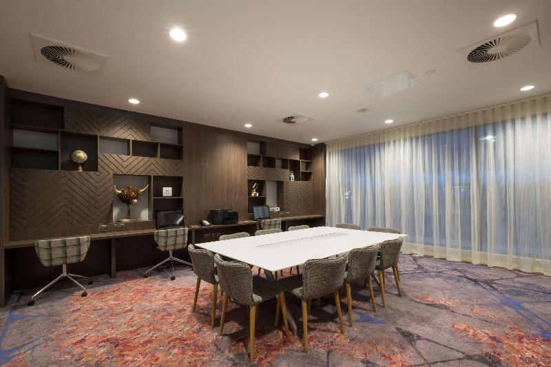 ホテル Hampton By Hilton Aberdeen Airport