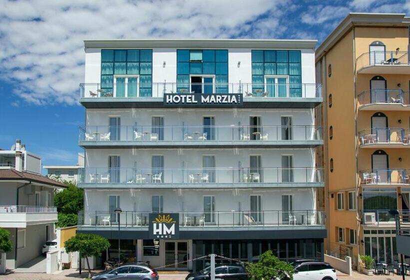هتل Marzia Holiday Queen