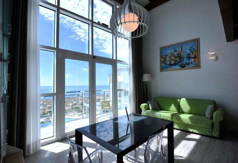 هتل Marzia Holiday Queen