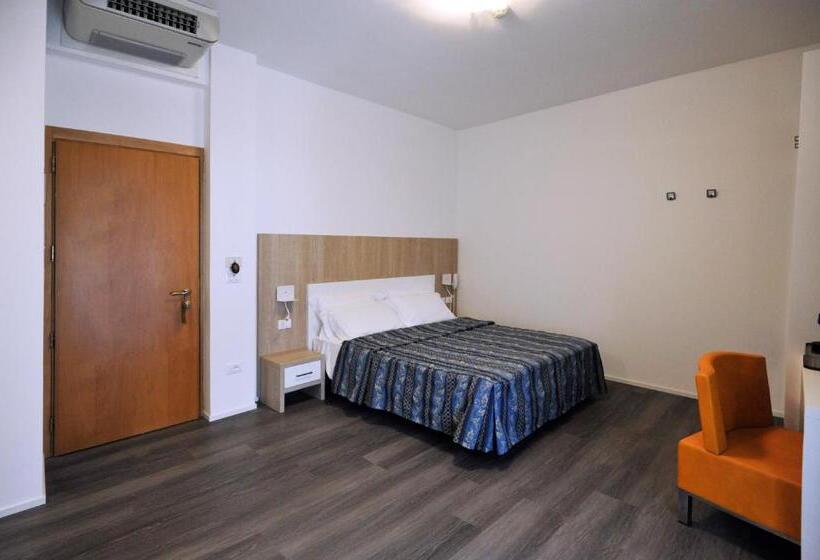 هتل Marzia Holiday Queen