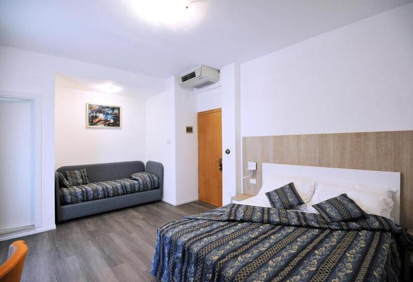 هتل Marzia Holiday Queen