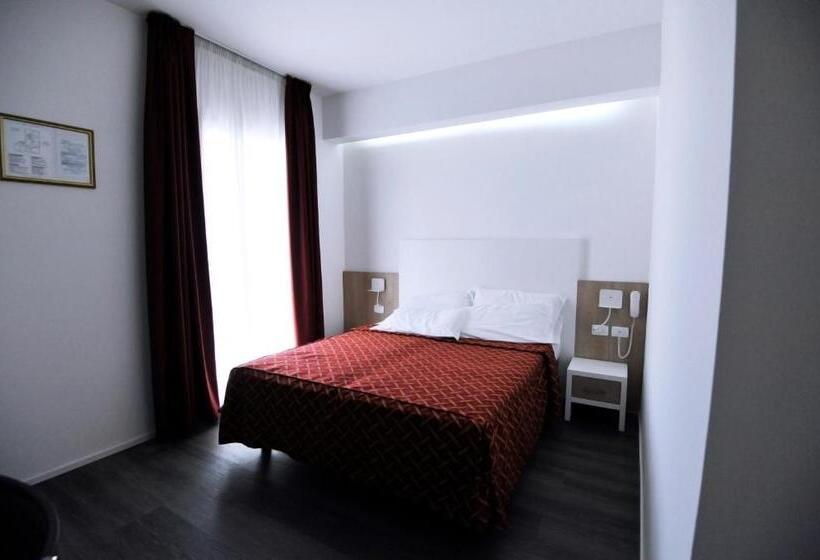 هتل Marzia Holiday Queen