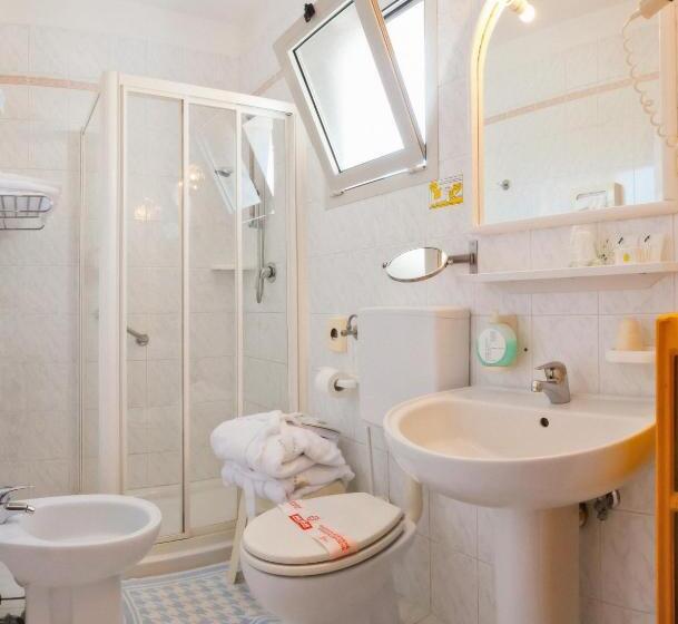 هتل Marzia Holiday Queen