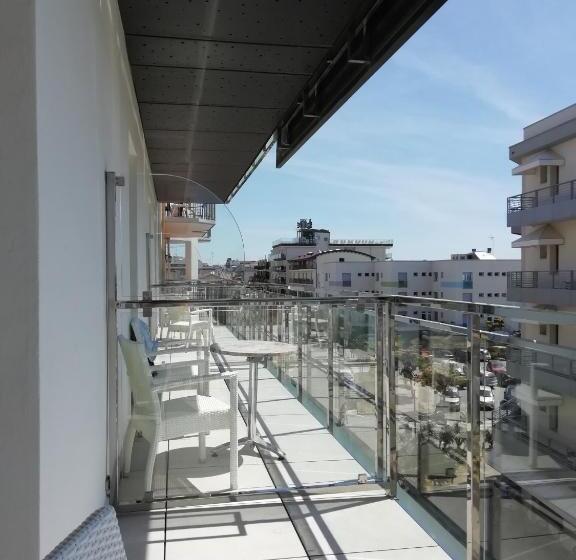 هتل Marzia Holiday Queen