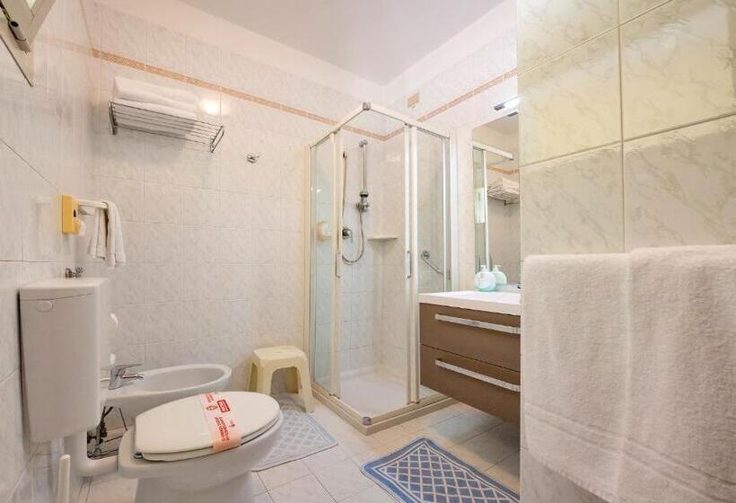 هتل Marzia Holiday Queen