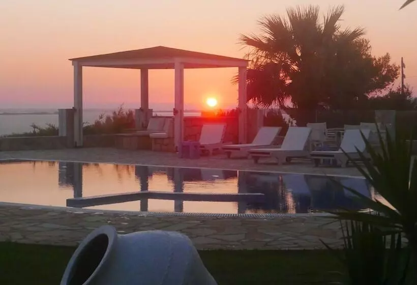Agnanti Suites