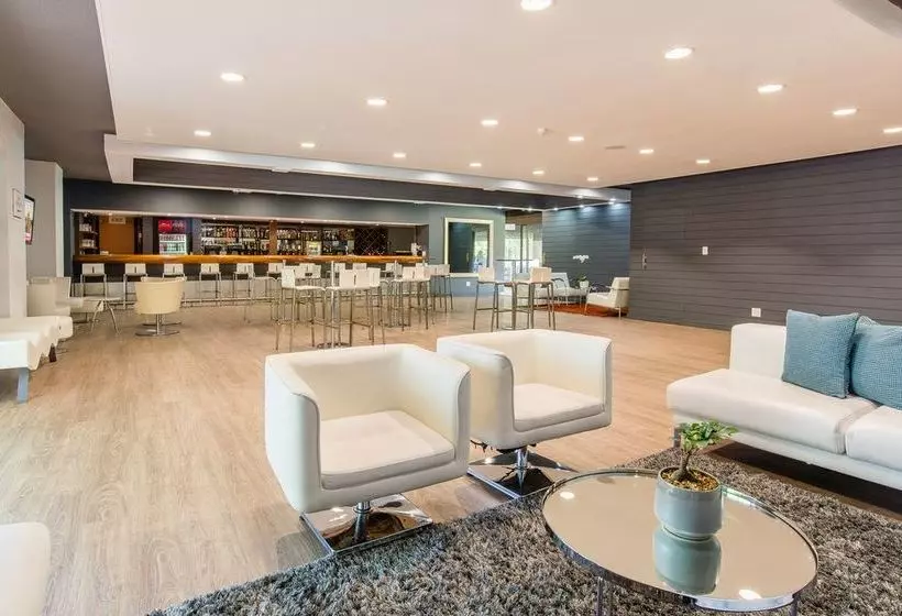 ホテル Fnb Conference Centre And