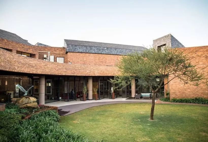 ホテル Fnb Conference Centre And