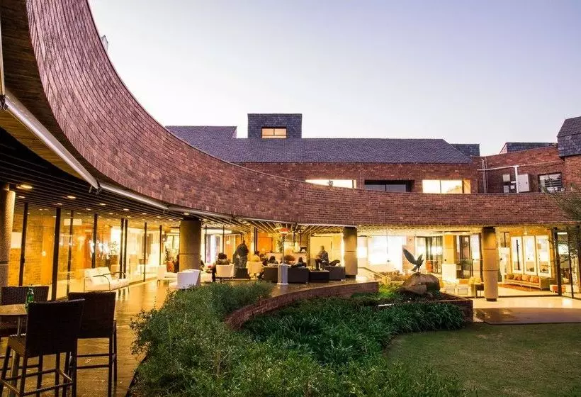 ホテル Fnb Conference Centre And