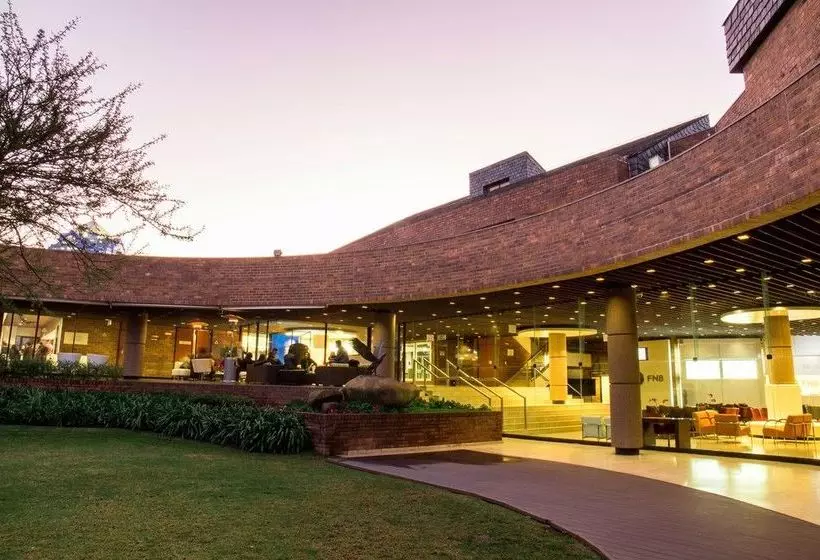 ホテル Fnb Conference Centre And