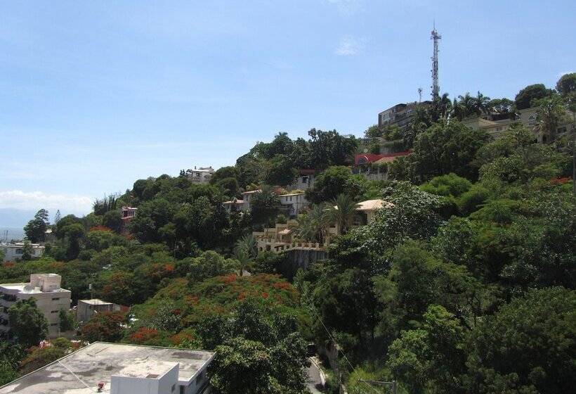 هتل Gala Tower Condo &