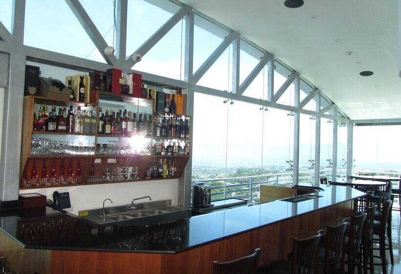 هتل Gala Tower Condo &