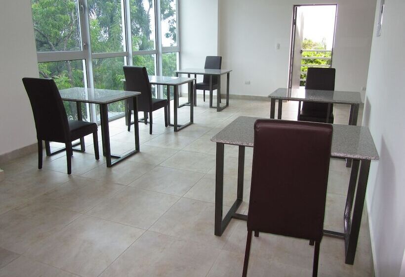 هتل Gala Tower Condo &