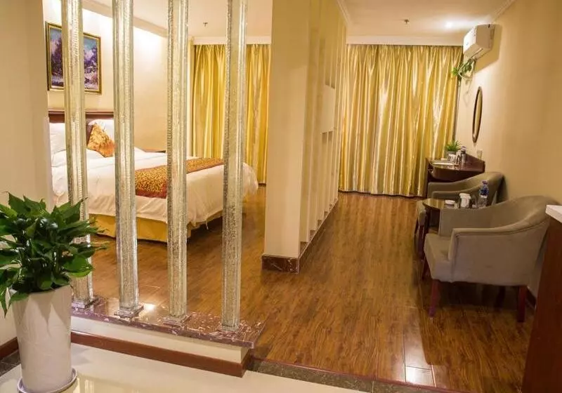 Hotelli Greentree Inn Jiangsu Suzhou Changshu Fuchunjiang International Qipeicheng Road Express