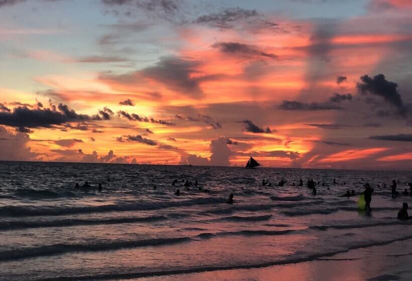 Отель Kaiyana Boracay Beach Resort