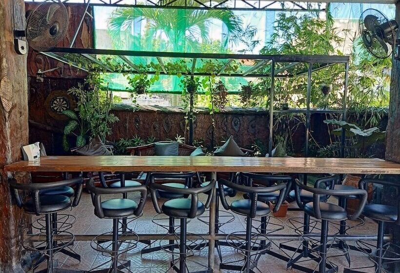 בית מלון כפרי Mb's Garden Inn