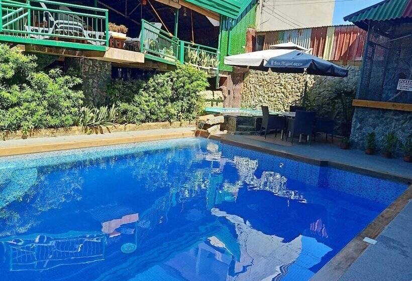 בית מלון כפרי Mb's Garden Inn