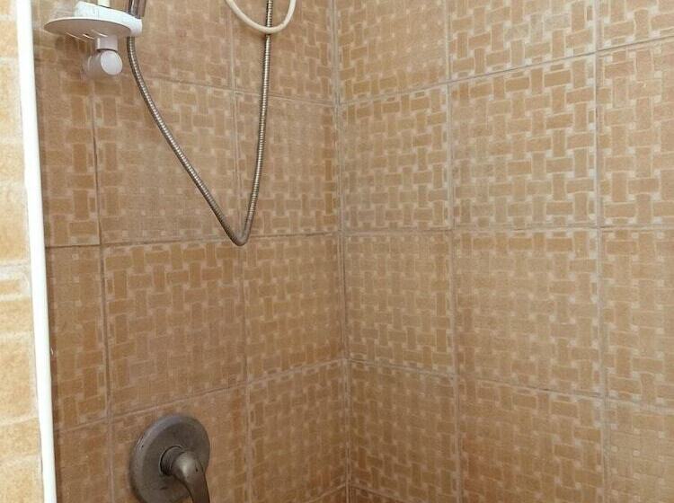 בית מלון כפרי Mb's Garden Inn