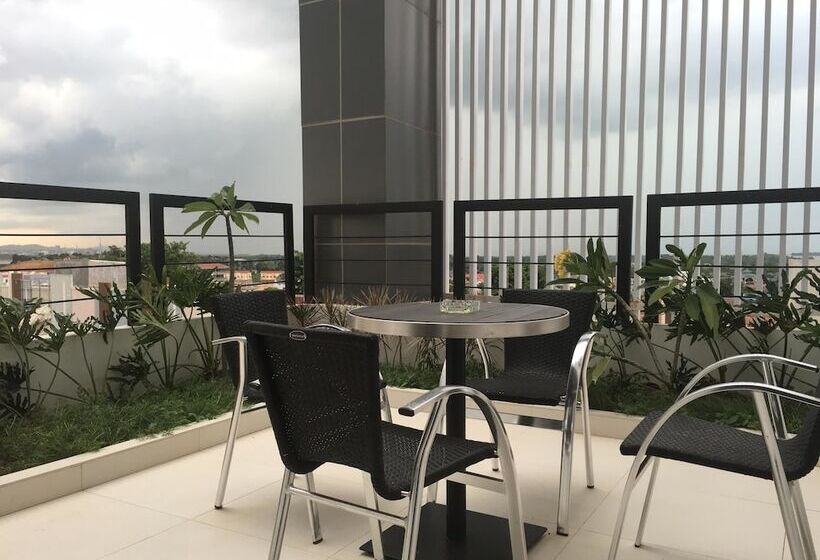 Os Hotel Airport Batam