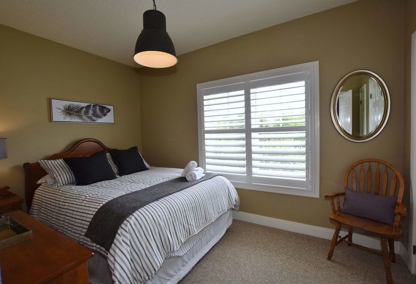 Отель The Lodges At Blue Mountain - Historic Snowbridge Condos