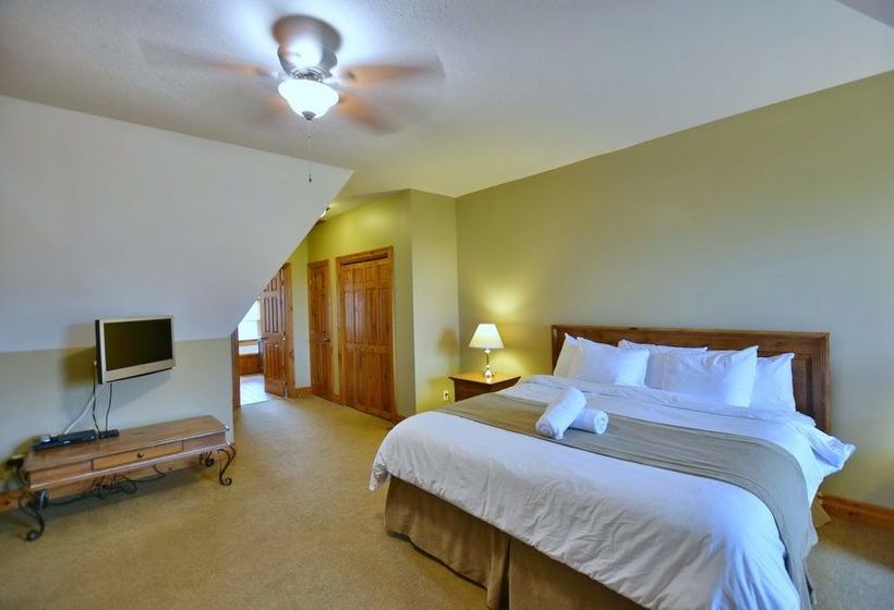 Отель The Lodges At Blue Mountain - Historic Snowbridge Condos