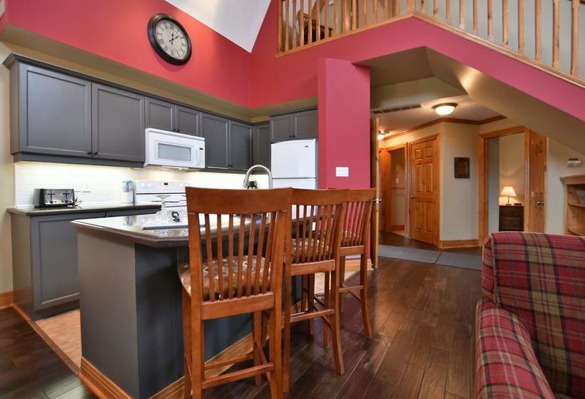 Отель The Lodges At Blue Mountain - Historic Snowbridge Condos