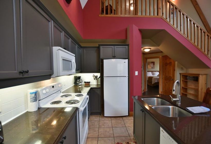 Отель The Lodges At Blue Mountain - Historic Snowbridge Condos