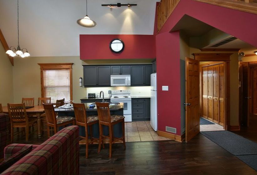 Отель The Lodges At Blue Mountain - Historic Snowbridge Condos