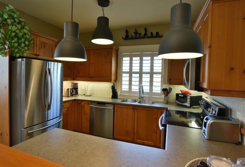 Отель The Lodges At Blue Mountain - Historic Snowbridge Condos