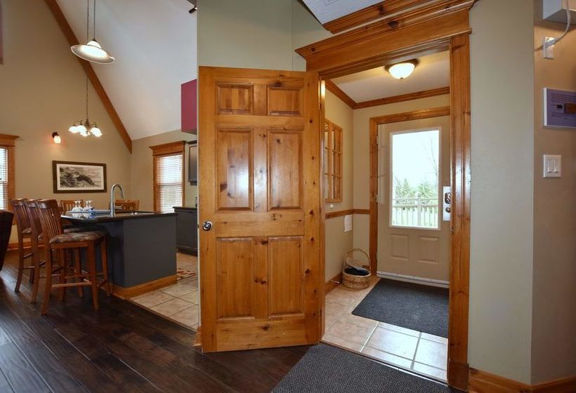 Отель The Lodges At Blue Mountain - Historic Snowbridge Condos