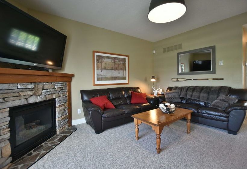 Отель The Lodges At Blue Mountain - Historic Snowbridge Condos