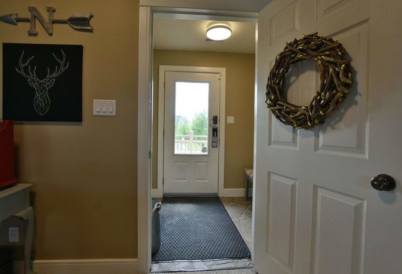 Отель The Lodges At Blue Mountain - Historic Snowbridge Condos