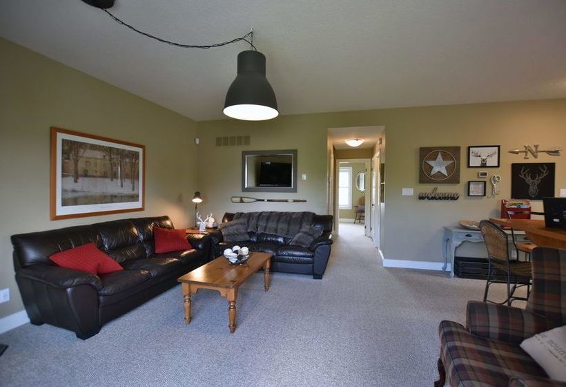 Отель The Lodges At Blue Mountain - Historic Snowbridge Condos