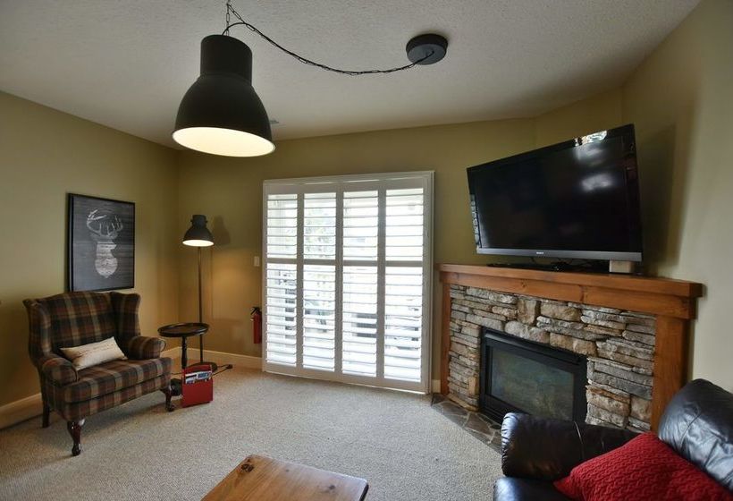 Отель The Lodges At Blue Mountain - Historic Snowbridge Condos