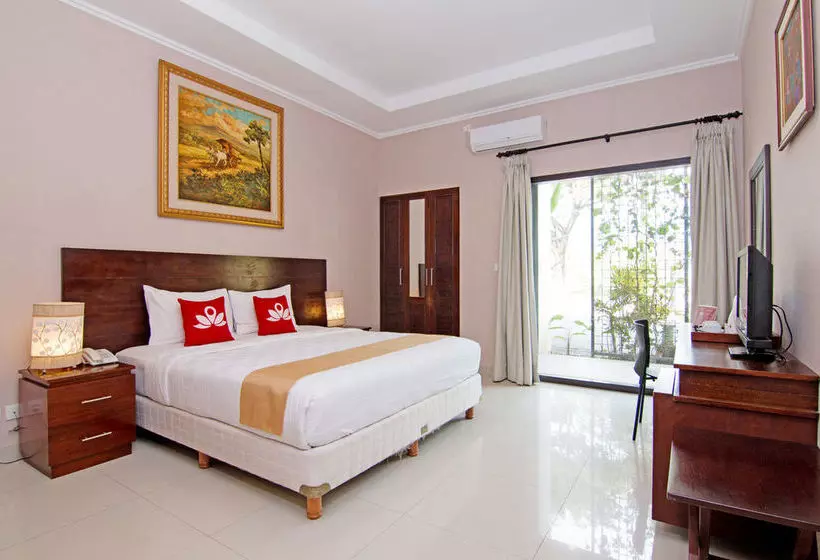 هتل Zen Rooms Raya Sririt Singaraja