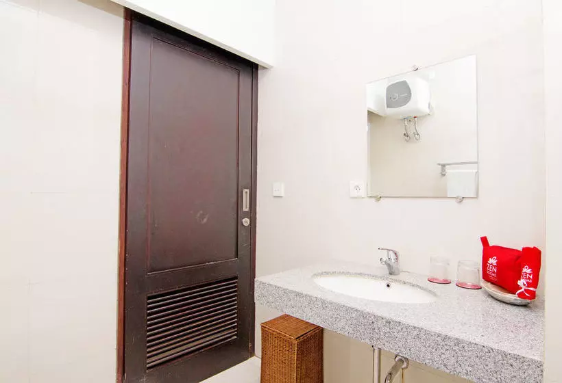 هتل Zen Rooms Raya Sririt Singaraja