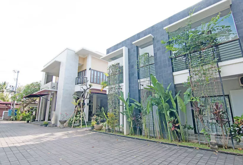 هتل Zen Rooms Raya Sririt Singaraja