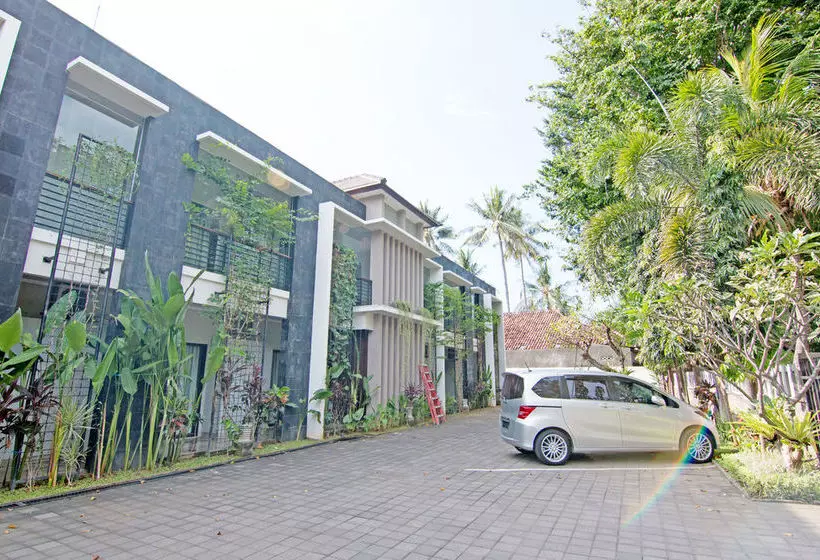 هتل Zen Rooms Raya Sririt Singaraja