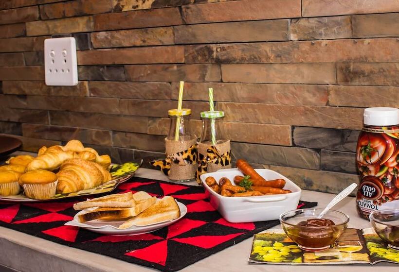 بنسيون Oppi Hoek Guest House