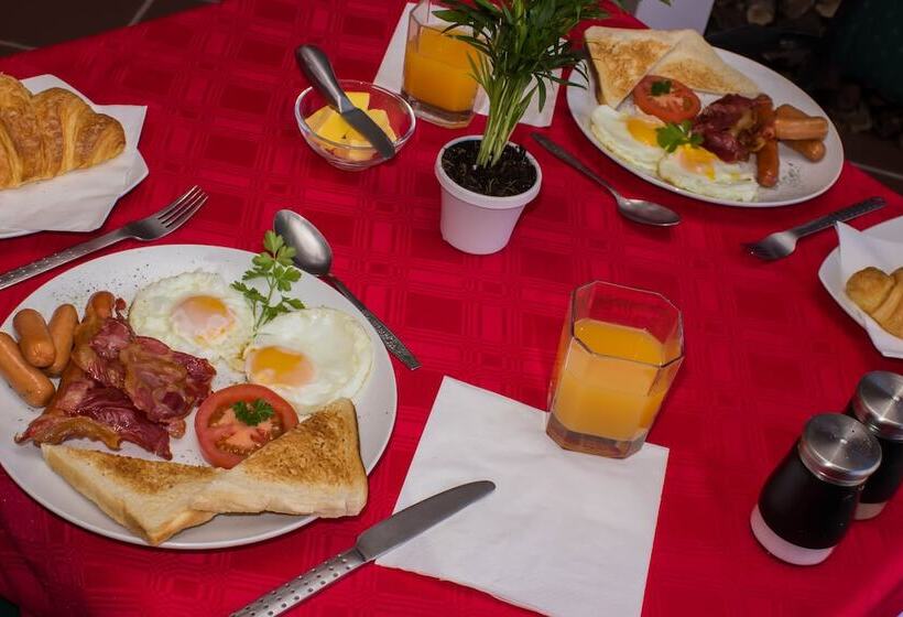 بنسيون Oppi Hoek Guest House