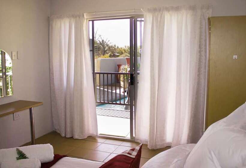 بنسيون Oppi Hoek Guest House