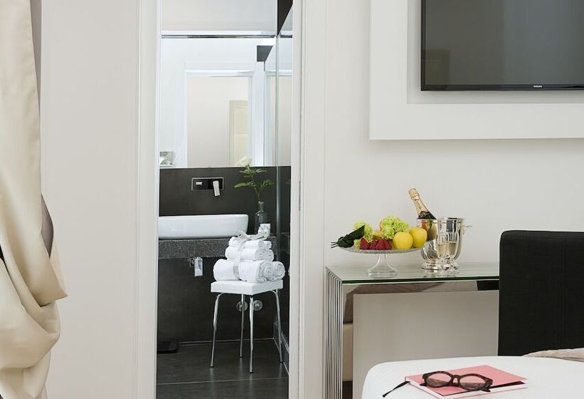 پانسیون Vatican Style