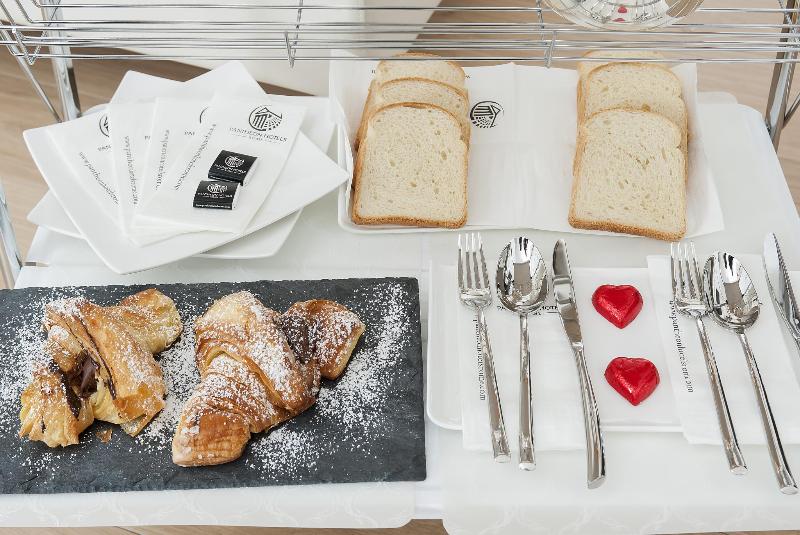 پانسیون Vatican Style